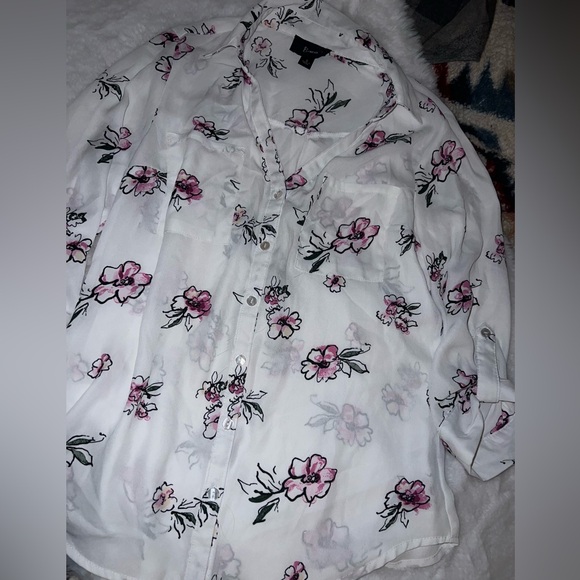 Bwear Tops - 4/$10 Bundle Sale: EUC Floral Button Down Collar Blouse